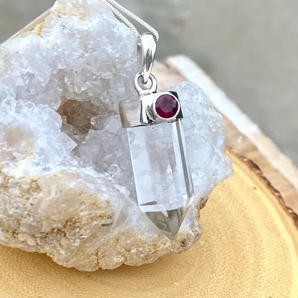White Quartz & Garnet Necklace - Picture 5 of 16